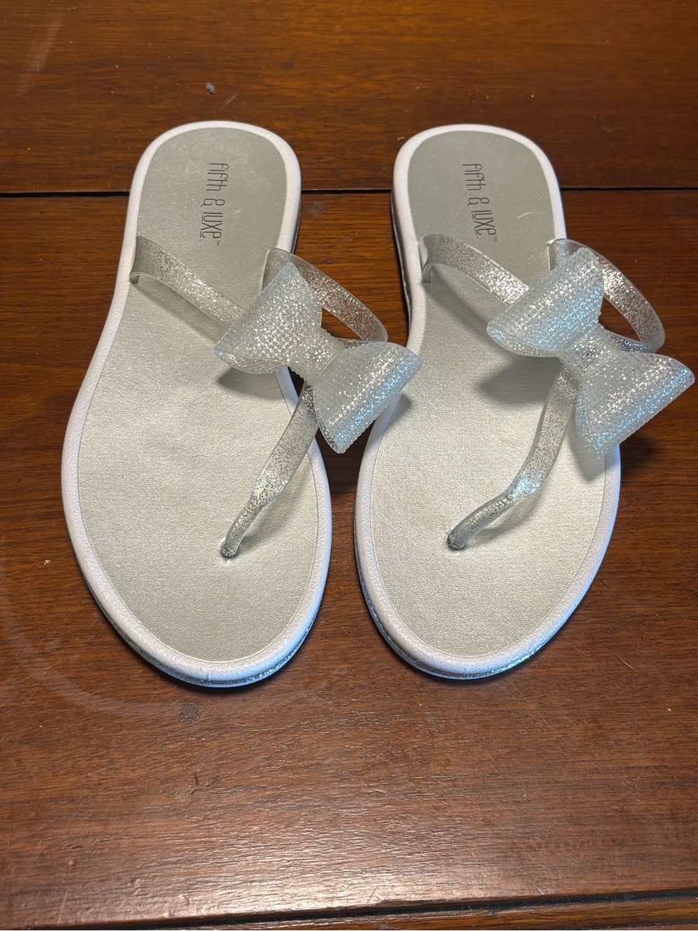 Fifth & Luxe Women’s Glitter Jelly Flat Flip-Flop Sandals White Size 7-8 M